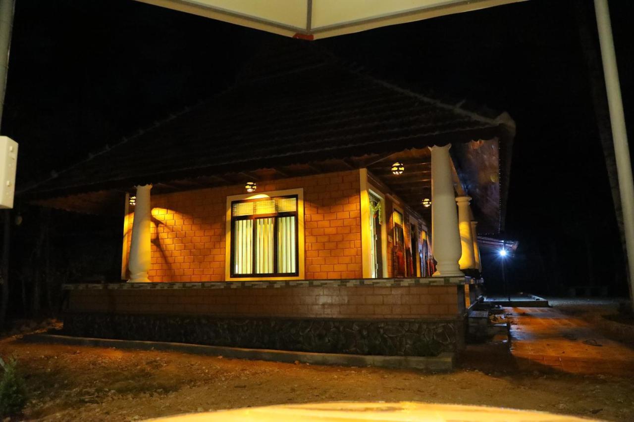 The Munroe Vibes Inn Mundrothuruth Exterior photo