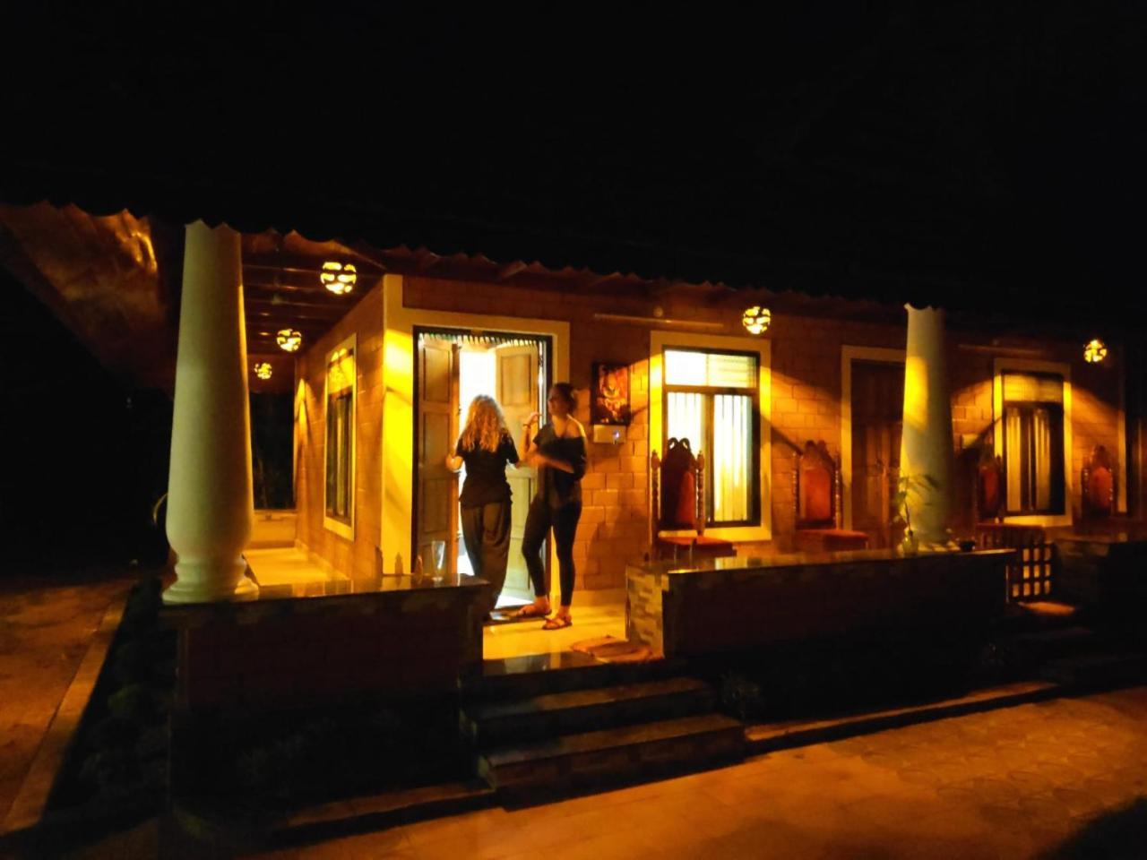 The Munroe Vibes Inn Mundrothuruth Exterior photo